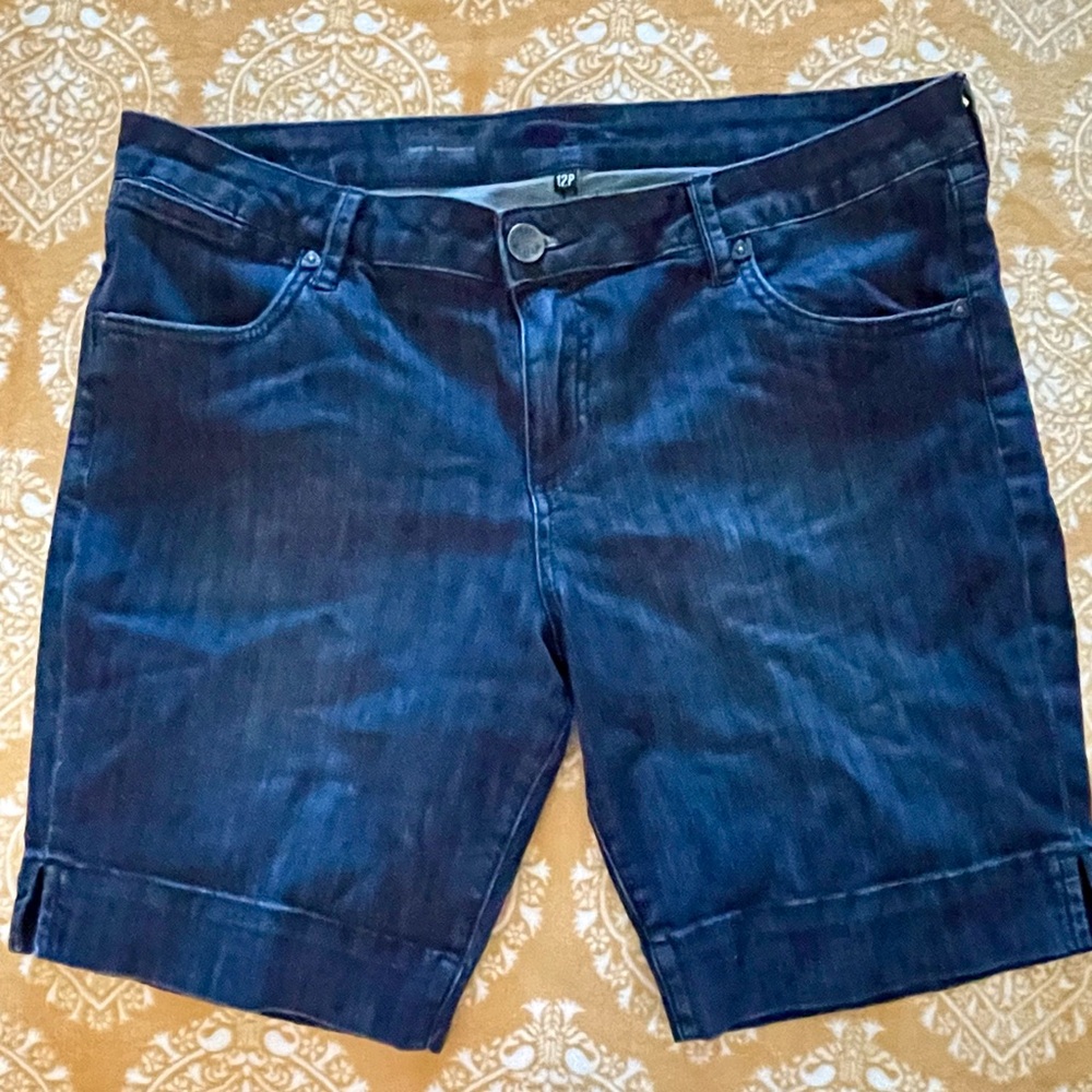 Kut from the Kloth. 12p. Natalie Dark wash Bermuda shorts